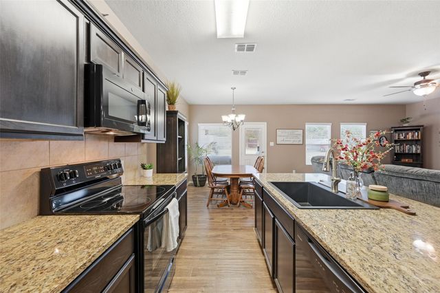 1401 Briarwood Drive, Azle, TX 76020