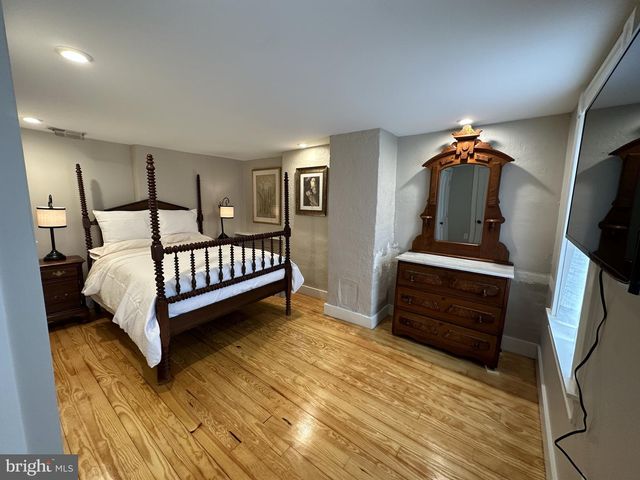 1627 ALICEANNA ST, Baltimore, MD 21231