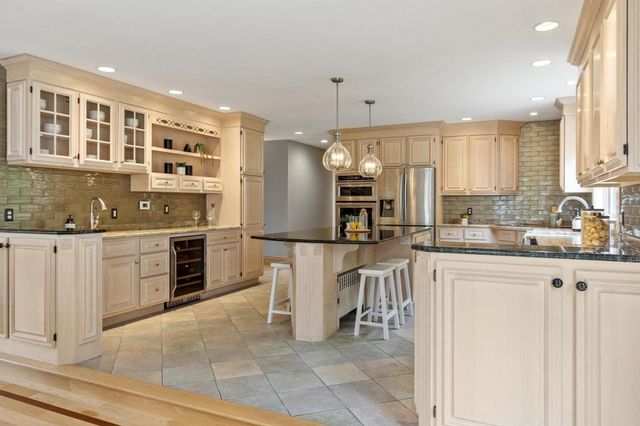 258 Hill St, Leominster, MA 01453