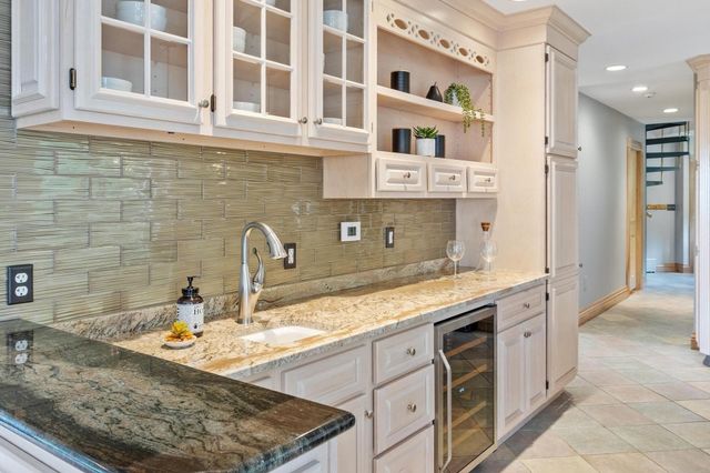 258 Hill St, Leominster, MA 01453