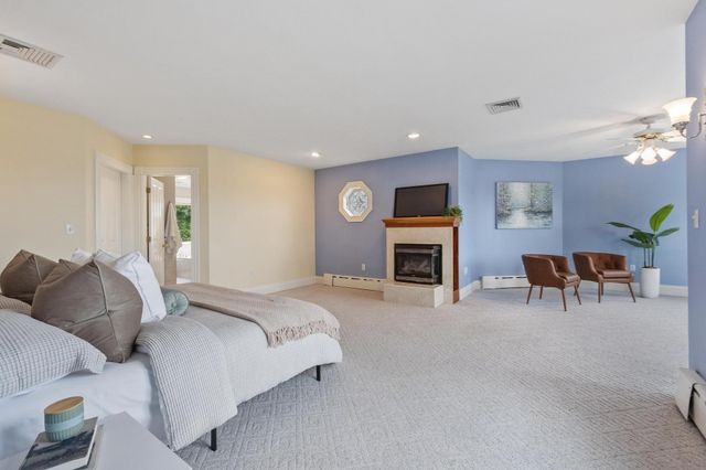 258 Hill St, Leominster, MA 01453