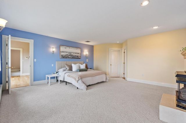 258 Hill St, Leominster, MA 01453