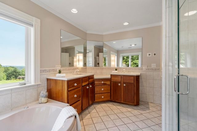 258 Hill St, Leominster, MA 01453