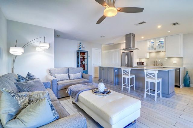 225 POMPANO DRIVE SE C, St Petersburg, FL 33705
