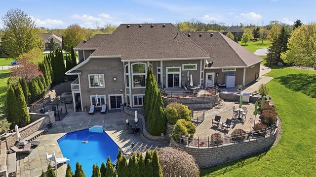 5924 Stefanie WAY, Caledonia, WI 53108