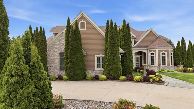 5924 Stefanie WAY, Caledonia, WI 53108