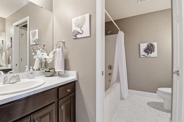 5924 Stefanie WAY, Caledonia, WI 53108