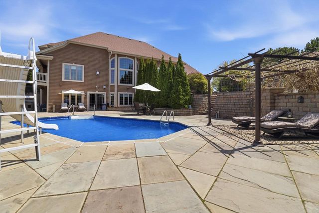 5924 Stefanie WAY, Caledonia, WI 53108