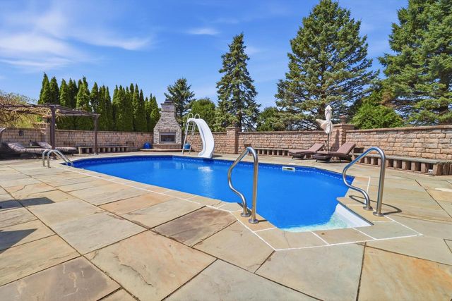 5924 Stefanie WAY, Caledonia, WI 53108