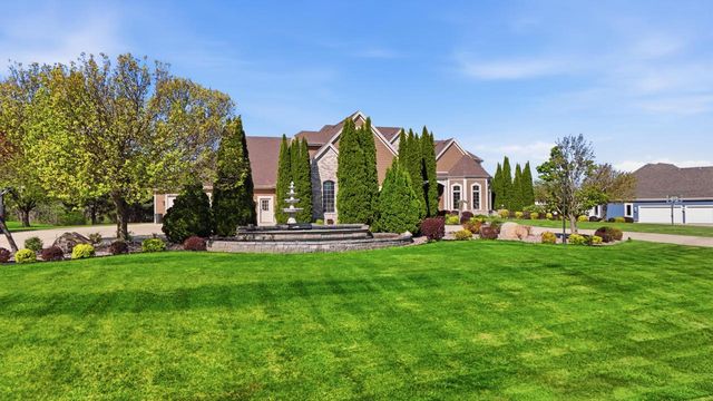 5924 Stefanie WAY, Caledonia, WI 53108