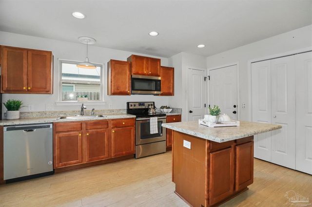 5953 Fairlands Rd, Milton, FL 32583