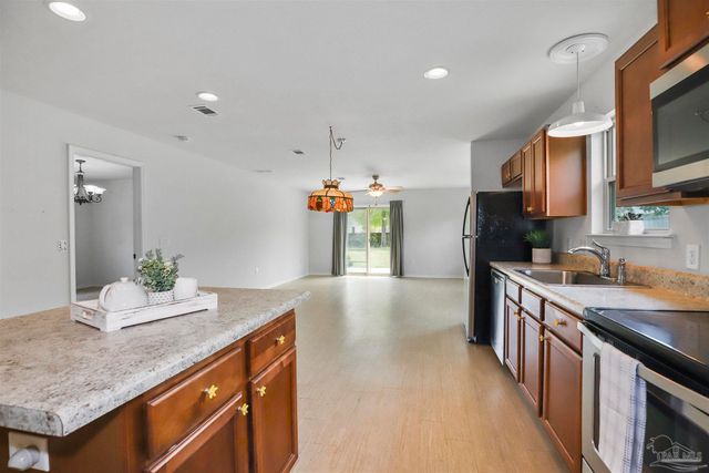 5953 Fairlands Rd, Milton, FL 32583