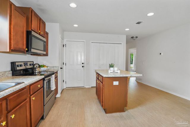 5953 Fairlands Rd, Milton, FL 32583