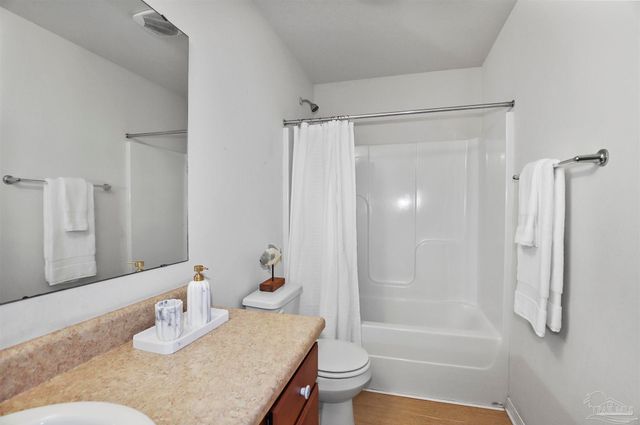 5953 Fairlands Rd, Milton, FL 32583