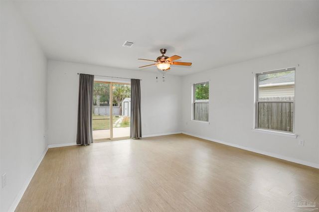 5953 Fairlands Rd, Milton, FL 32583