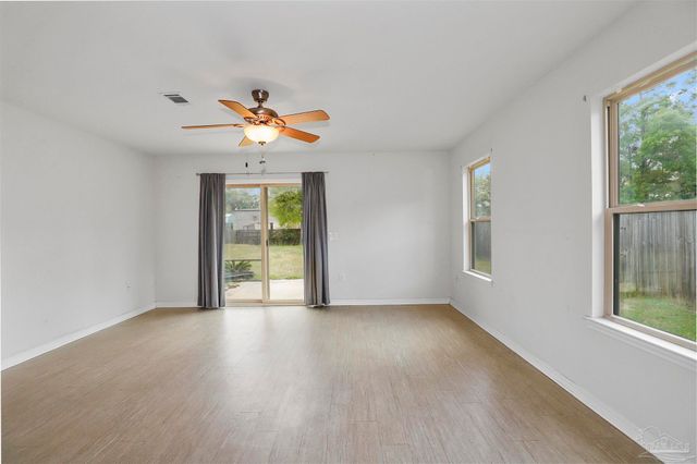 5953 Fairlands Rd, Milton, FL 32583