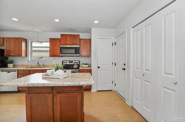 5953 Fairlands Rd, Milton, FL 32583