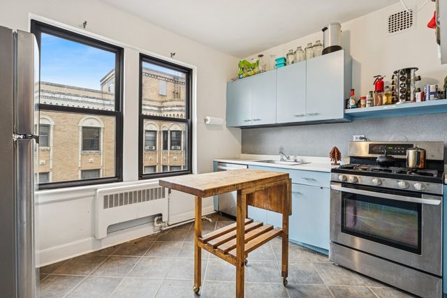 1755 E 55th Street 1201, Chicago, IL 60615