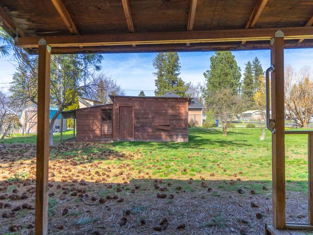 323 E D St, Deer Park, WA 99006