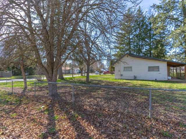 323 E D St, Deer Park, WA 99006