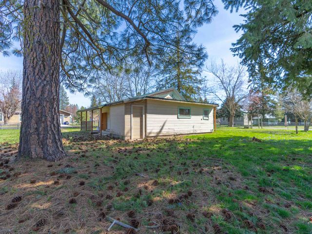 323 E D St, Deer Park, WA 99006
