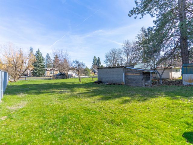 323 E D St, Deer Park, WA 99006