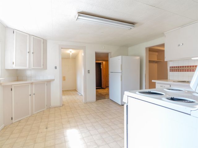323 E D St, Deer Park, WA 99006