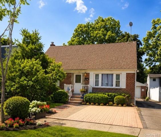 359 Magnolia Avenue, Westbury, NY 11590