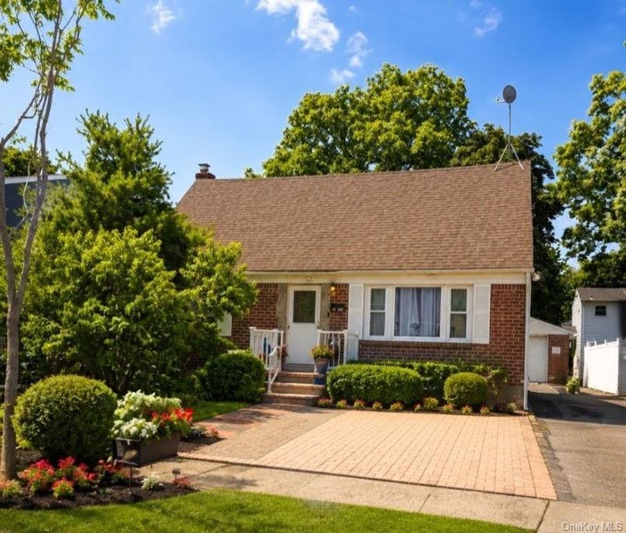 359 Magnolia Avenue, Westbury, NY 11590 — photo 4