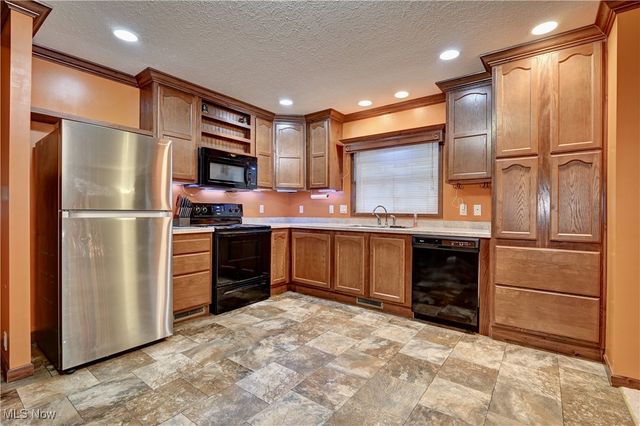 6454 Mears Drive NW, Dover, OH 44622