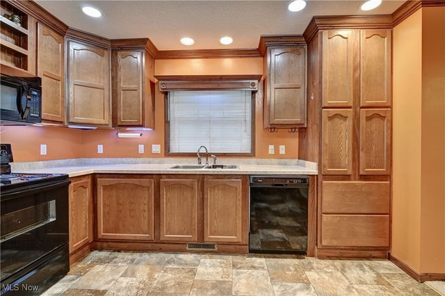 6454 Mears Drive NW, Dover, OH 44622