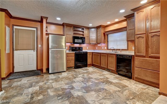 6454 Mears Drive NW, Dover, OH 44622