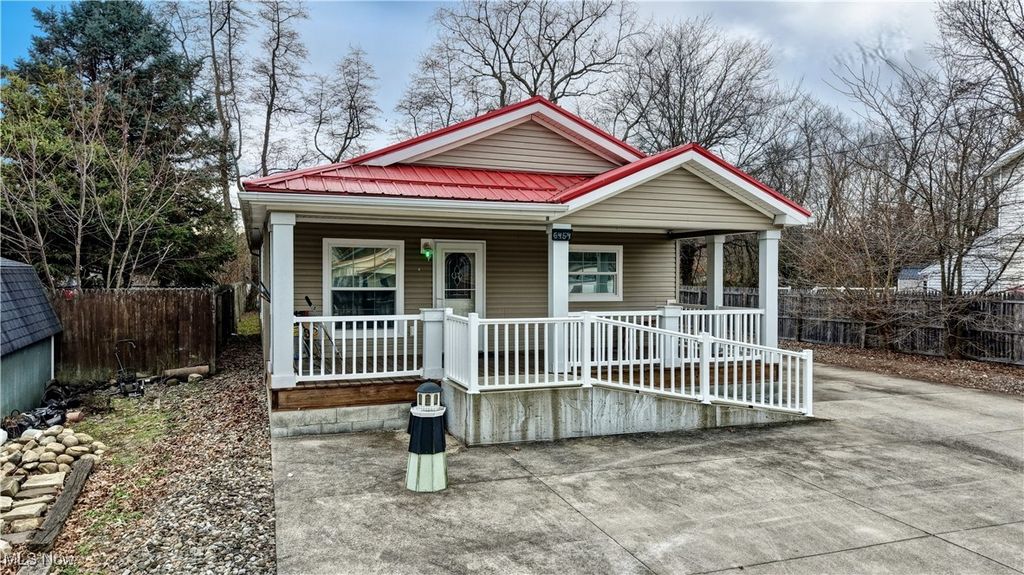 6454 Mears Drive NW, Dover, OH 44622