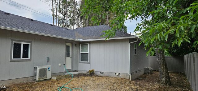 1296 Fruitdale Drive, Grants Pass, OR 97527