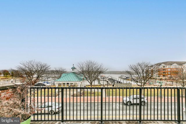 568 MARINA LANDING LN, Woodbridge, VA 22191