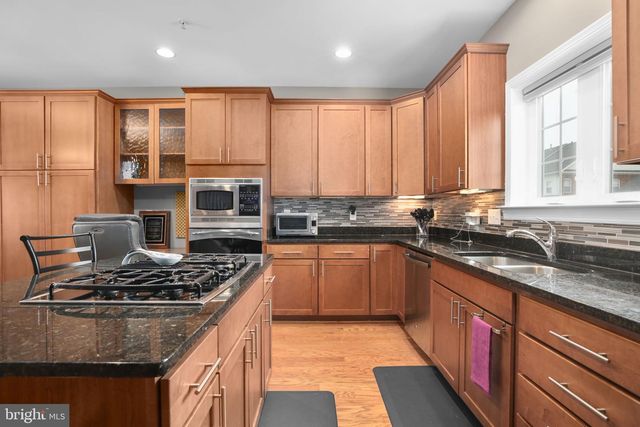 568 MARINA LANDING LN, Woodbridge, VA 22191