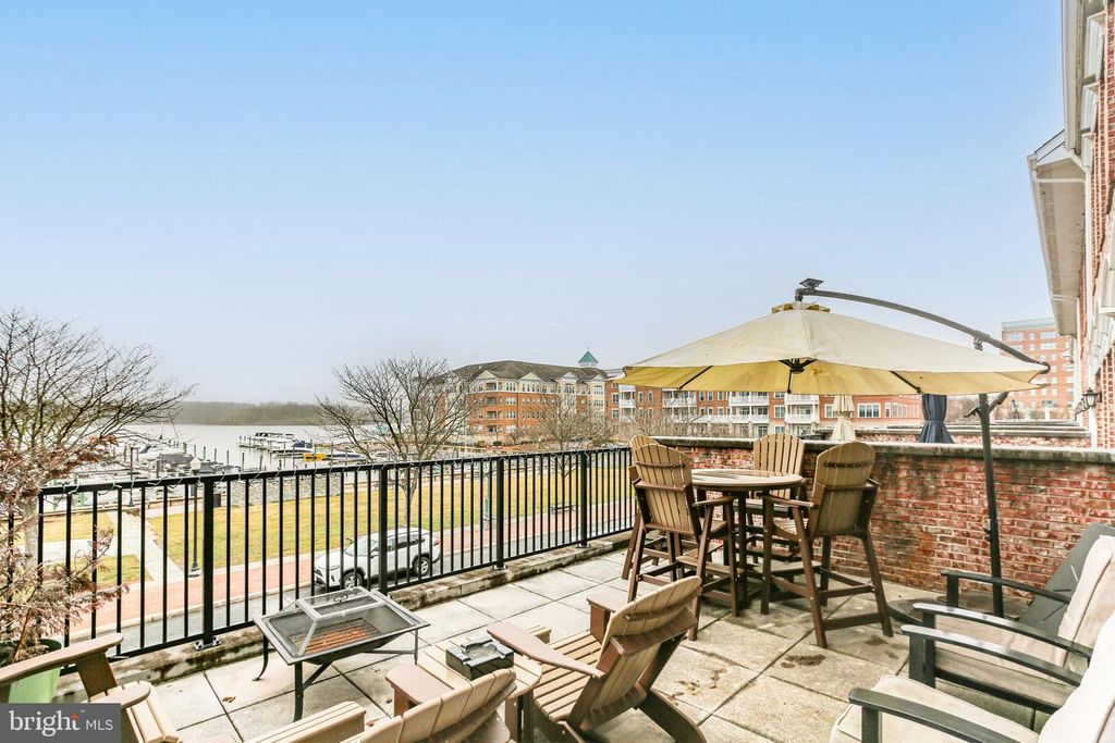 568 MARINA LANDING LN, Woodbridge, VA 22191