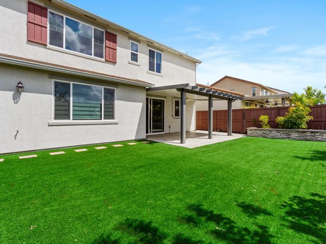 4613 S Hills Dr, Folsom, CA 95630