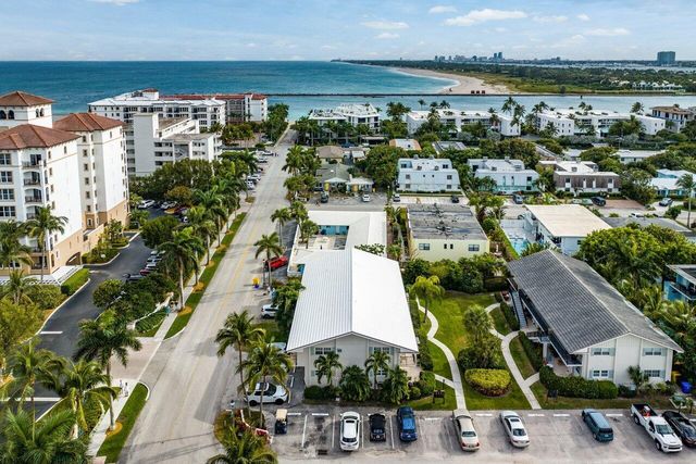 100 Bravado Lane 2, Palm Beach Shores, FL 33404