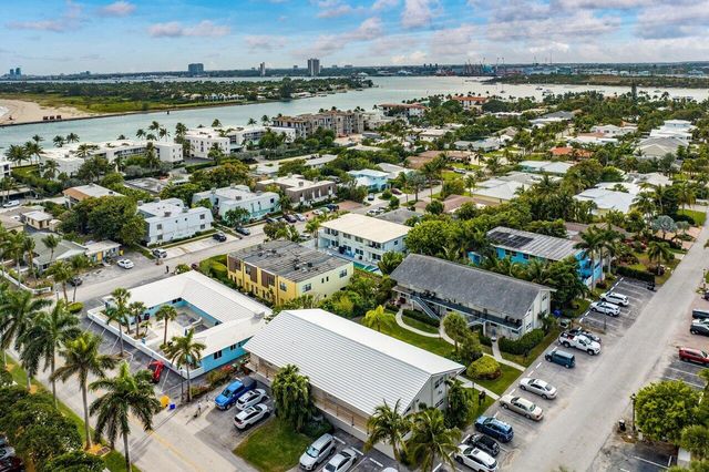 100 Bravado Lane 2, Palm Beach Shores, FL 33404