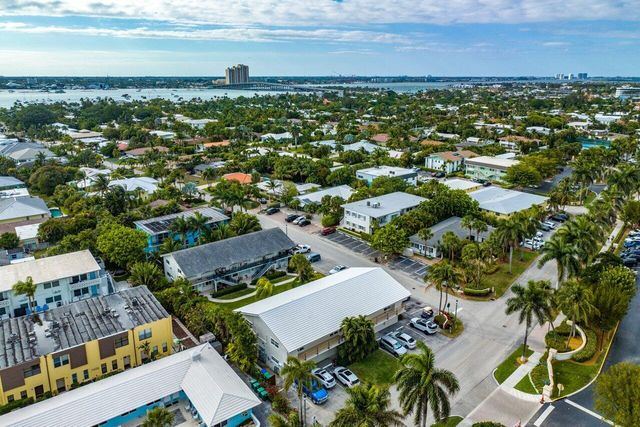 100 Bravado Lane 2, Palm Beach Shores, FL 33404