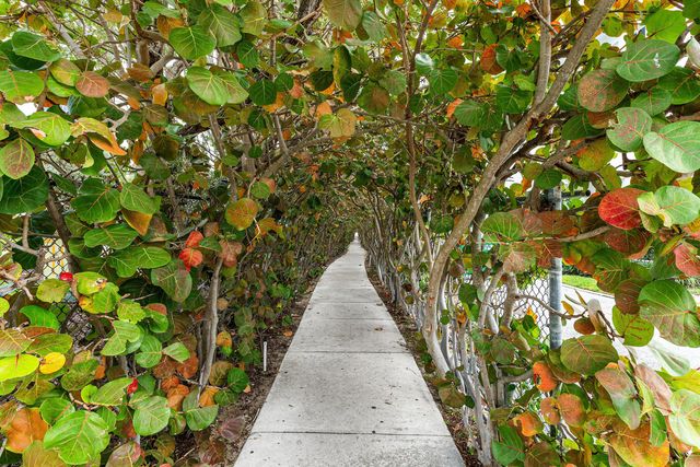 100 Bravado Lane 2, Palm Beach Shores, FL 33404