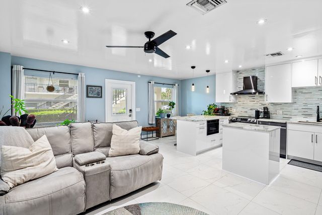 100 Bravado Lane 2, Palm Beach Shores, FL 33404