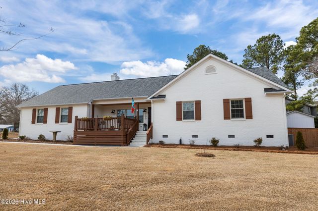 100 Stevens Court, Swansboro, NC 28584