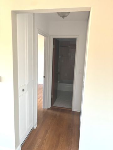 6300 W Irving Park Road 405, Chicago, IL 60634