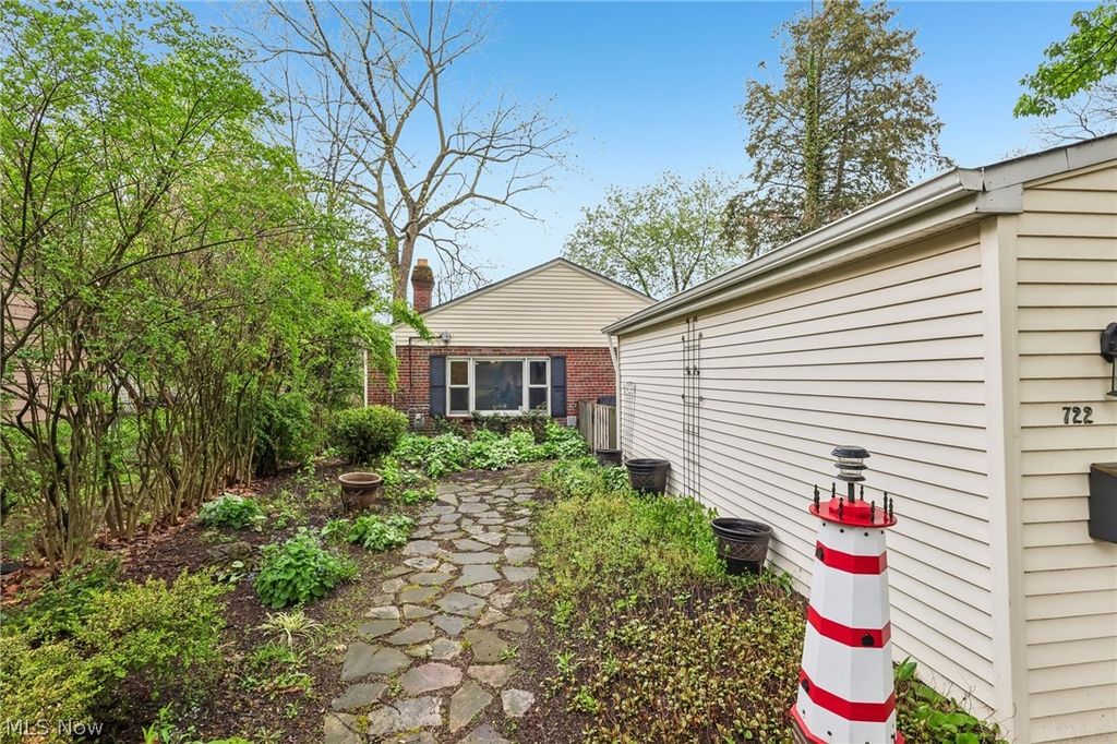 722 Chestnut Boulevard, Willoughby, OH 44094