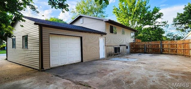5388 Ville Maria Lane, Hazelwood, MO 63042