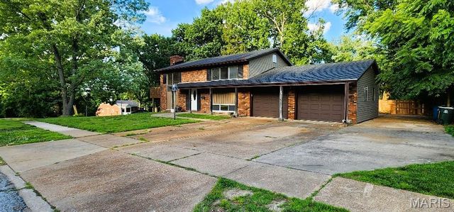 5388 Ville Maria Lane, Hazelwood, MO 63042