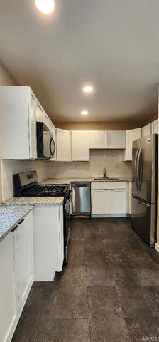 5388 Ville Maria Lane, Hazelwood, MO 63042