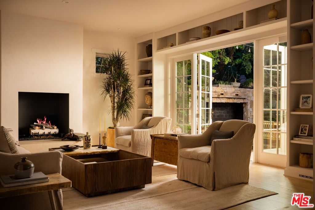 Image 13 of property listing at 664 Elkins Road, Los Angeles, CA 90049